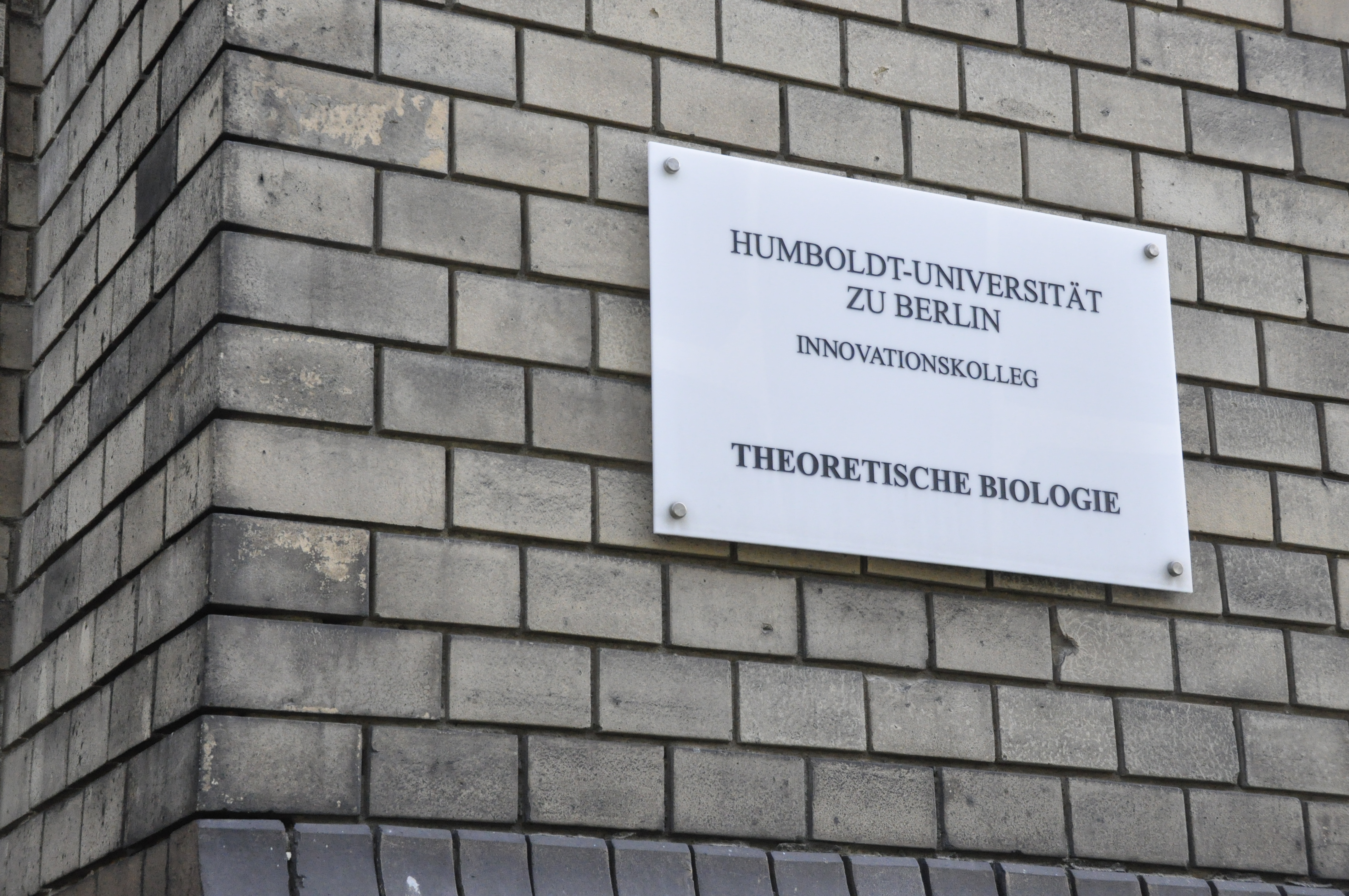 Descriptive alt text for image 1